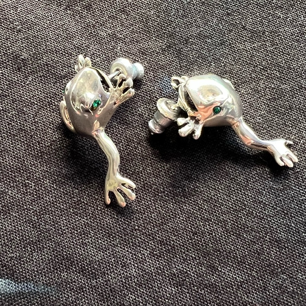 Vintage Sterling silver frog stud earrings